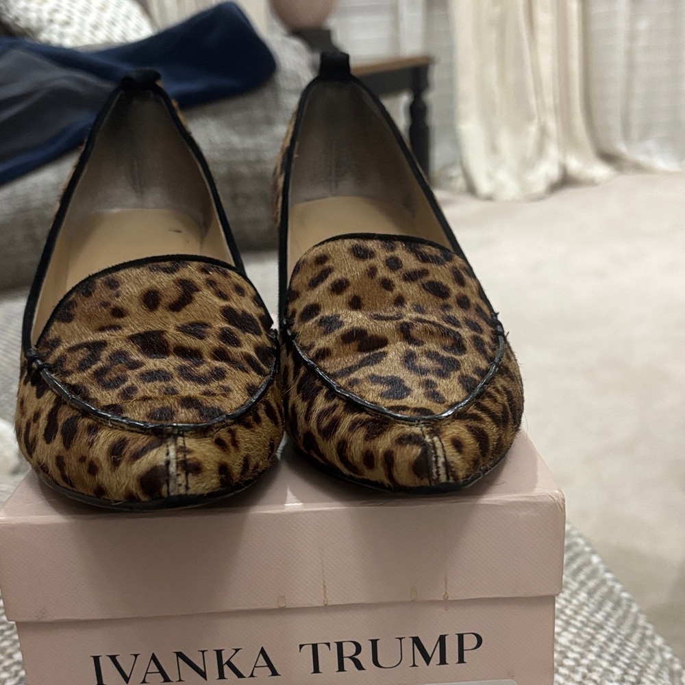 Ivanka Trump Animal Print block heel - Picture 3 of 9